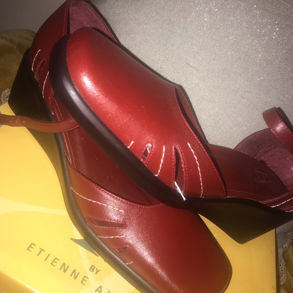 Brick Color Front strap low wedge
